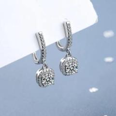 384Pa【オシャレ】2CT モアッサナイト　ダイヤ ピアス CZ シルバー