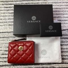 新品正規品【VERSACE】二つ折り財布 キルティング　ショッパー付 新品 ヴェルサーチ キルティング 二つ折り財布 折財布 レッド
