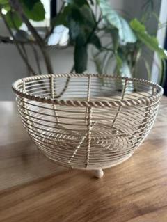ワイヤー製クリーム色バスケット オシャレインテリア 匿名配送