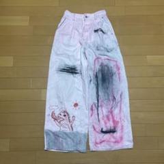 手描きイラストのピンクワイドパンツ