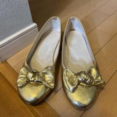 ゴールド リボン付き フラットシューズ