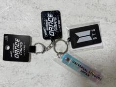 即日発送 限定 新品 hybe usj bts キーホルダー ユニバ - メルカリ