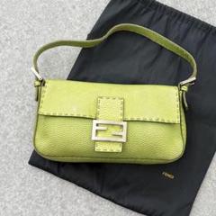 美品 希少色フェンディマンマバケットアクセサリーポーチライム