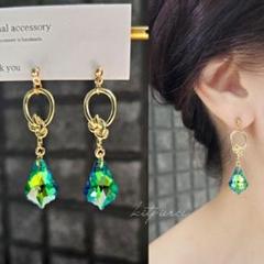 No.421 ゴールド結チャーム×グリーンきらめきストーンピアス イヤリング