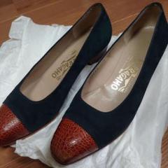 【極美品】Ferragamo フェラガモ 濃紺 パンプス ヒール高4.5 Salvatore Ferragamo フェラガモ パンプス ヒール - メルカリ