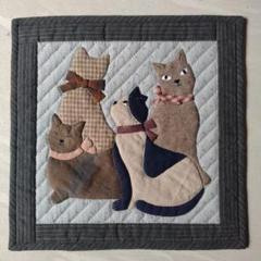 おしゃれな猫のタペストリー。 パッチワーク ハンドメイド テシゴト雑貨 おしゃれな猫のタペストリー。 パッチワーク ハンドメイド
