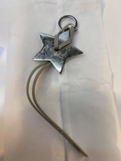 Dior 星形キーホルダー