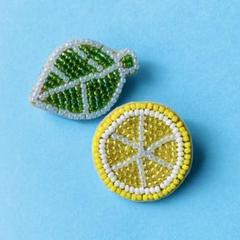ビーズ刺繍 レモンと葉っぱのビーズ刺繍ブローチ ハンドメイド