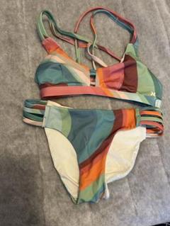 新品未使用　Hurley マルチカラー ストライプ セパレート水着 ビキニ 新品未使用Hurley マルチカラー ストライプ セパレート水着 ビキニ
