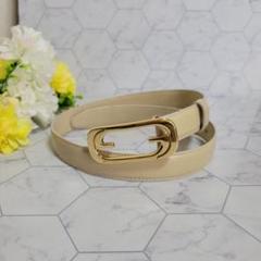 GUCCI　ベージュ　可愛い　ゴールド　ロゴ　ベルト　細め　スタイルアップ