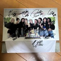 kwt  twice 全員 サイン入り 写真 2枚 kwt 様 専用 twice 全員 サイン入り 写真 2枚 - メルカリ