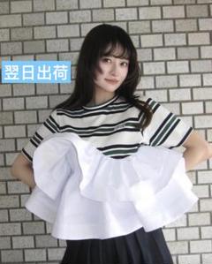 Bibiy. LOLA PEPURAMU TOP - メルカリ