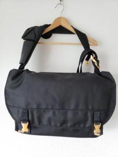 LORINZA メッセンジャーバッグ black/gold