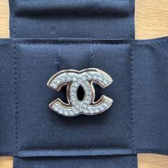 CHANEL CCロゴブローチ クリスタル付き