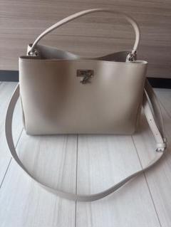 アニエスべー　ベージュハンドバッグ(ショルダーストラップ付き) agnes b.｜AC12 E SAC ロゴハンドバッグ | Rakuten Fashion(楽天