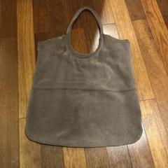 COS スウェード生地のグレーのショルダーバッグ
