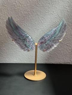 高品質 フローライト 天使の翼 手彫り ゴールドスタンド付き
