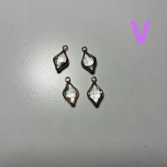 クリスタル リーフ型チャーム 4個セット
