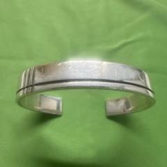 Burberry シルバー925バングル 2本ライン デザイン(中古品) Burberry シルバー925バングル 2本ライン デザイン(中古品