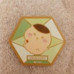 ちいかわ　キラキラダイカットステッカー付きグミ　くりまんじゅう