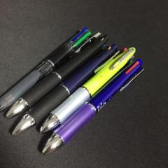 ジェットストリーム5本とドクターグリップ用2本の替えグリップ
