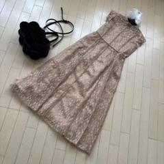 新品☆サンドベージュロングワンピース☆定価２９０００円☆送料込みのサムネイル