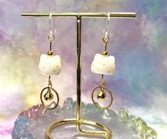 白猫 風鈴 ピアス イヤリング ハンドメイド 鈴