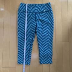 美品　ナイキ　パンツ　セミロング丈　フィットネスのサムネイル