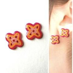 No.2ハンドメイドピアス　イヤリング　レジン　ノンホール　プラ板　手書き　花