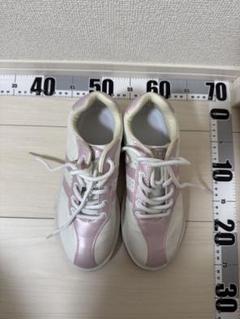 ピンクと白のボウリングシューズかわいい23.5cmEE左投げ用
