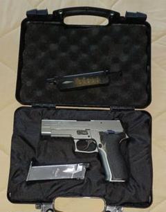 東京マルイ SIGP226 ステンレスMILITARYBASE ハードケース付き 東京マルイ SIGP226 ステンレスMILITARYBASE ハードケース付き