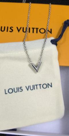 LOUIS VUITTON V文字のシルバーネックレスです 極美品 - メルカリ