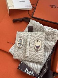 HERMES オーバルピアス ホワイト