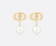 値下げしました⭐︎Dior ピアス 片耳のみ⭐︎ 2025年最新】dior ピアス 片耳の人気アイテム - メルカリ