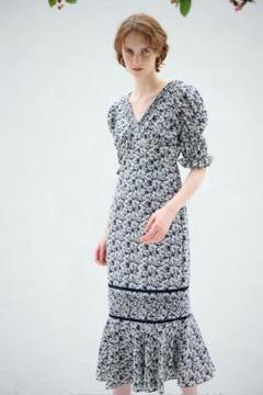 【極希少•新品】Estella. K エステラケー 幾何柄　ロングワンピース 2025年最新】estella k ワンピースの人気アイテム - メルカリ