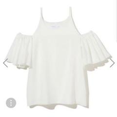 新品未使用☆フリルスリーブ肩開きトップス