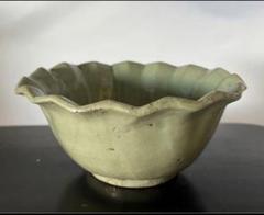 中国　古美術•宋時代龍泉窯葵花口器瓷器