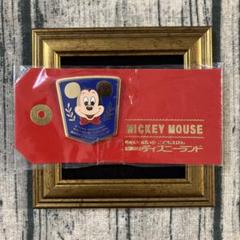 レトロ　講談社のディズニーランド絵本　ミッキーマウス　ノベルティバッジ　台紙付きのサムネイル