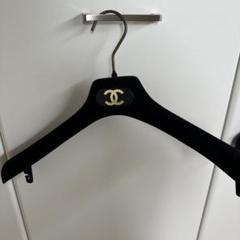 シャネル ロゴ付き ベルベットハンガー 3本セット CHANEL ベルベットハンガー 黒 2本 - メルカリ