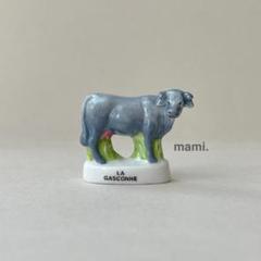 フェーヴ　グレーの牛さん　フランス　フェーブ　ミニチュア陶器　f-3277