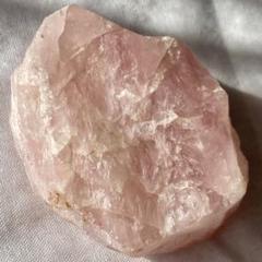 ローズクォーツ 原石 260.45ct マダガスカル産 紅水晶 天然石