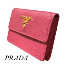 【極美品】プラダ　名刺入れ　サフィアーノ　レター型　バイカラーメタルロゴ　ピンク 802500030398000-1.jpg?v=1576894440
