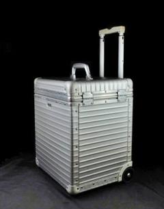 2025年最新】rimowa pilotの人気アイテム - メルカリ