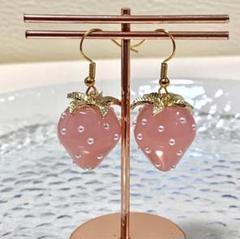 大粒　パール　いちご　ゴールド × ピンク　ストロベリー　ハンドメイド　ピアス
