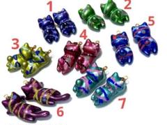 ぐで猫ピアス イヤリング チャーム ヨーヨー柄 はハンドメイド