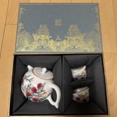 桃の花デザインの茶碗 風清堂・蓋碗【寿桃】 上品な桃が目を引くとっておきの蓋碗