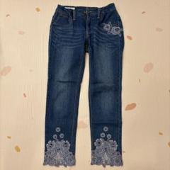 amitie デニムパンツ 刺繍 花レース 裾レース ブルー Lサイズ amitie デニムパンツ 刺繍 花レース 裾レース ブルー Lサイズ