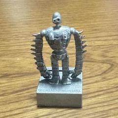 ラピュタ　ロボット兵　2点セット　アクセサリートレーとカードスタンド Amazon | ラピュタ ロボット兵 2点セット アクセサリートレーと