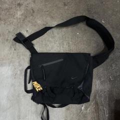 【希少】00s EASTPAK迷彩メッセンジャーバックy2kカモ柄archive y2k❤️ 00s 当時物 迷彩柄 カモ カーゴ ミニスカート