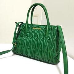 美品☆　MIUMIU 2way　マテラッセ　ハンドバッグ　ショルダーバッグ